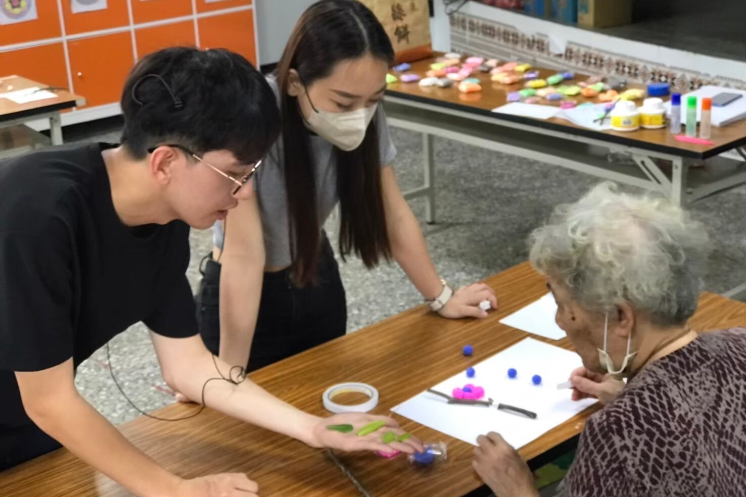 貼畫活動進行中