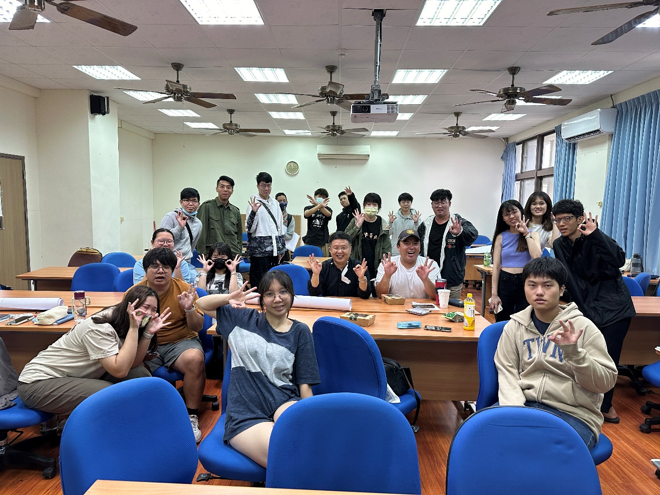 5/9 設計思考工作坊(二) 講題/ 桌上遊戲－創意思考學習體驗 工作坊課後全體成員合影