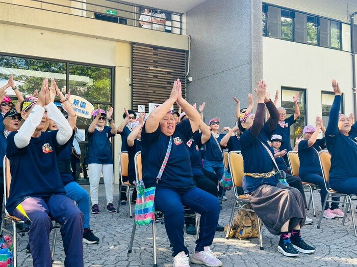 ＼舉起你的雙手拍拍手／