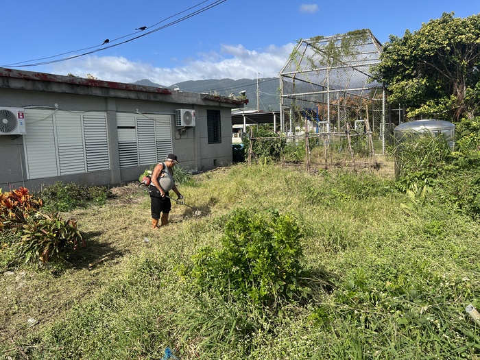 帥氣大哥整理農地