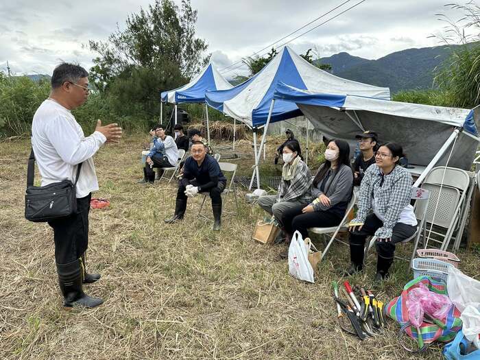 老師們的認真講解與學生們的認真聽講