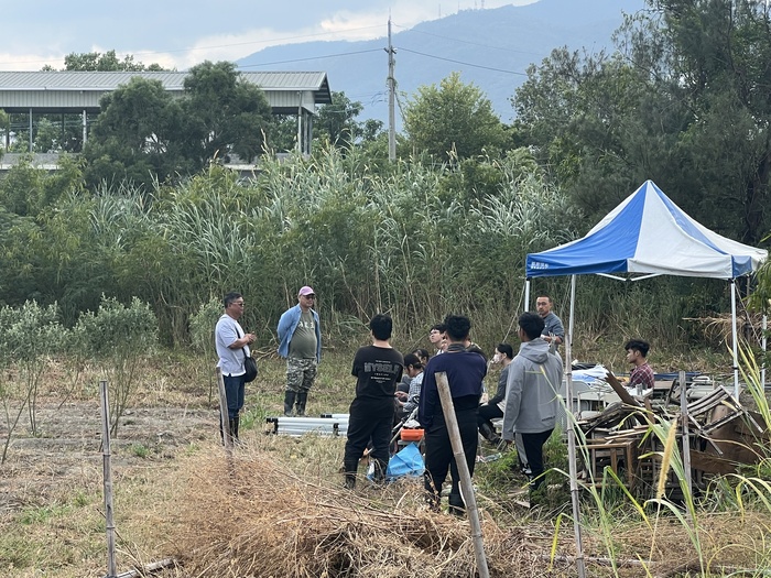 老師們的認真講解與學生們的認真聽講