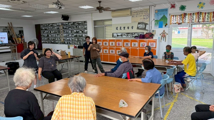 學生們講解內容