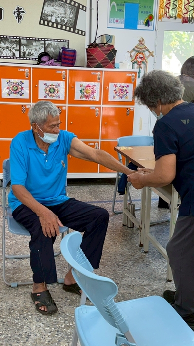 長輩們互相按摩
