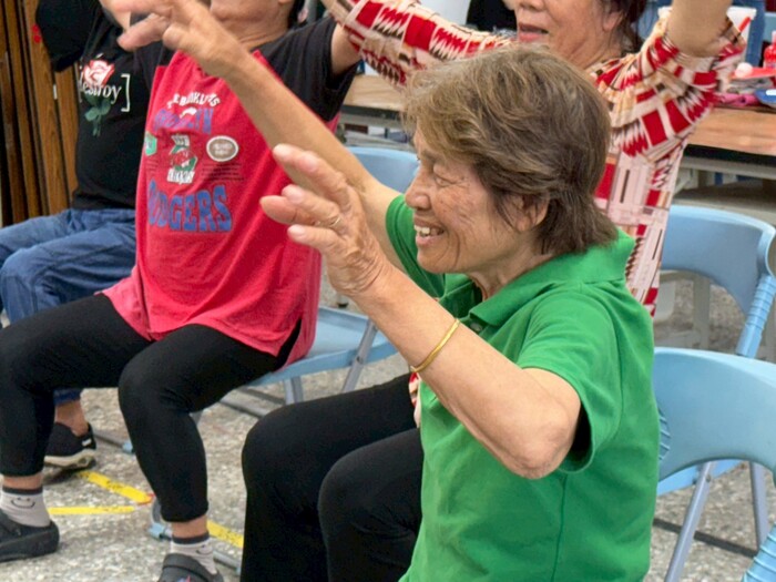 7/21 長輩開心舞蹈圖片