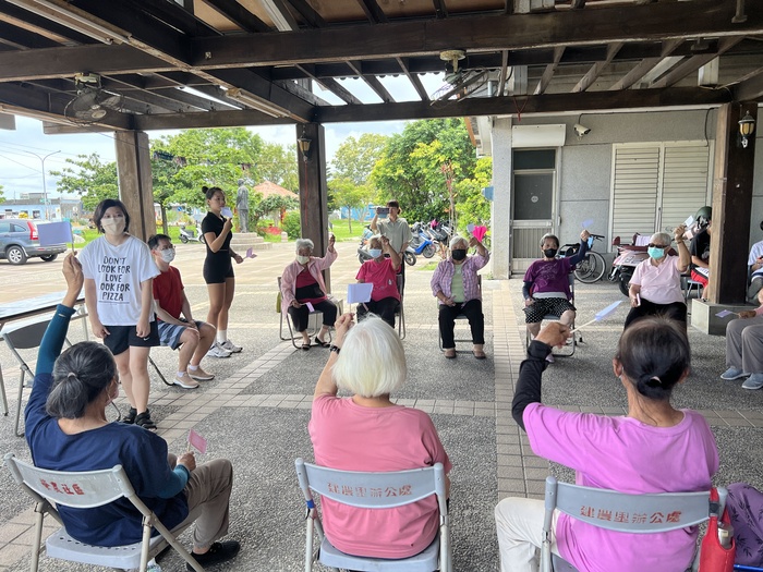 06/18 大家左手舉旗子