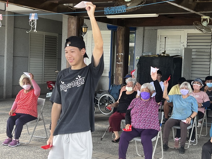 06/11 跟著學生舉手收